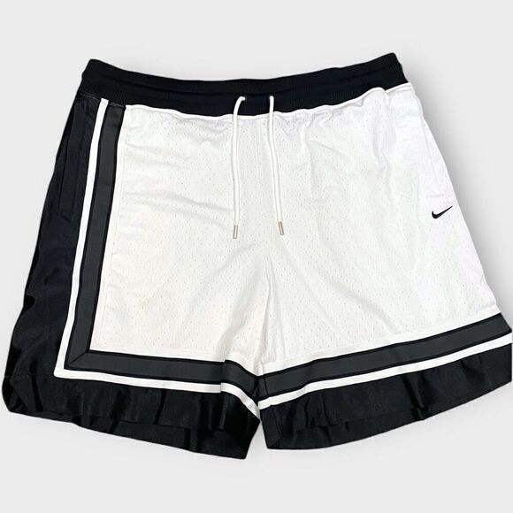 Nike DRI-FIT Circa 8" Basketball Shorts White Black Mens size 3XL DV9533-100 New - Picture 1 of 12